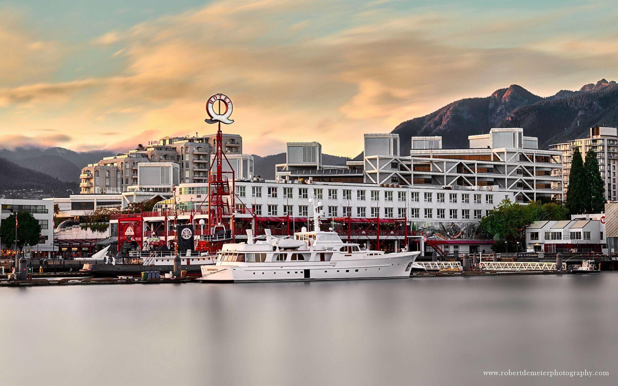 The Lonsdale Quay Hotel North Vancouver Exterior photo